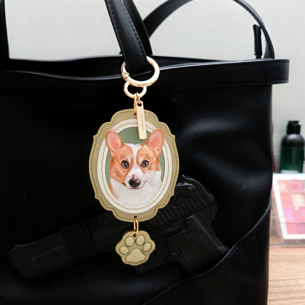 Pet Leather Carving Pendant